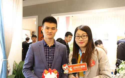 中华衣柜网记者专访合影.jpg
